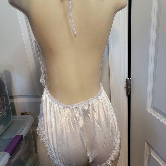 Sexy Teddy, White Satin, DeepV Front, Open Back, Trim Eyelash Lace, Belted. - Picture 7 of 14